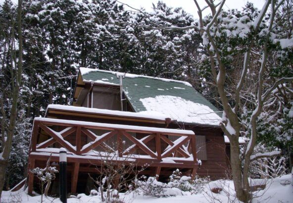 Log-Style House with Hot Spring in Mitsue Village, Nara - Thumbnail 4
