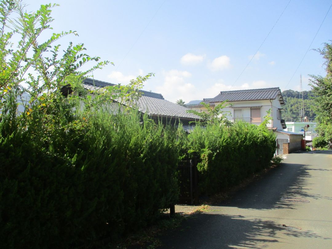 1975 Single-Story House in Yawatahama Residential Area - Thumbnail 2