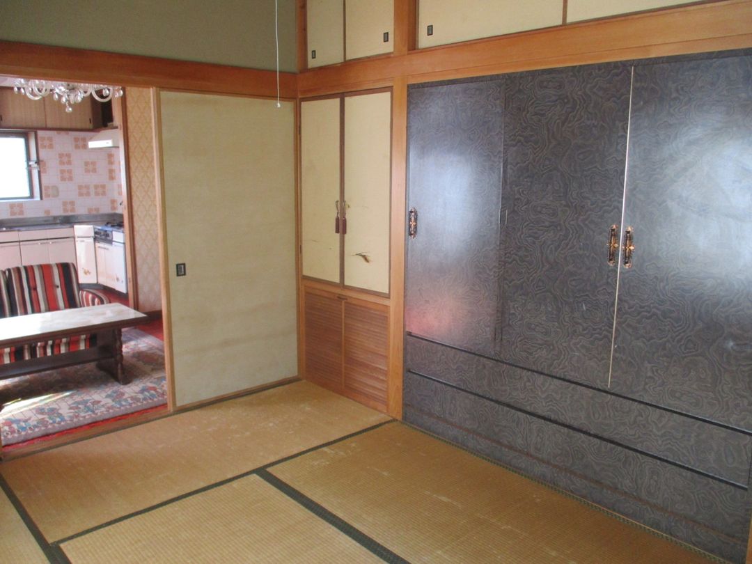 1975 Single-Story House in Yawatahama Residential Area - Thumbnail 4