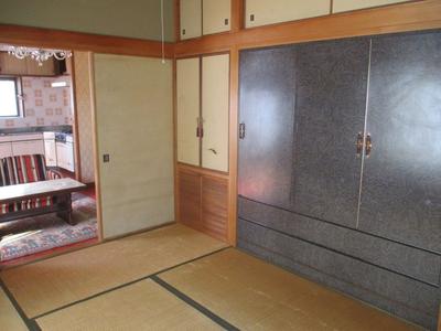 1975 Single-Story House in Yawatahama Residential Area — Image 3, Yawatahama, Ehime