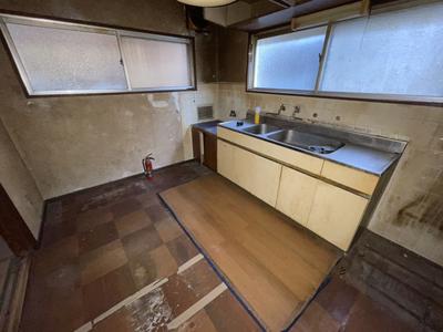 1 minute walk to Shoin Elementary School! ! 3-story house convenient to anywhere | Yawatahama City Migration and Settlement Support Portal Site — Image 2, Yawatahama, Ehime