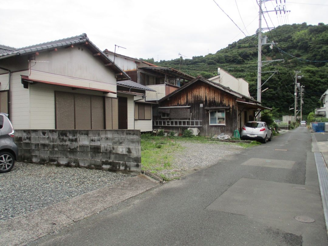 Single-story house in Yawatahama with parking - Thumbnail 2