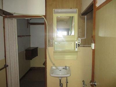 3-Story City Home in Yawatahama - Close to Amenities — Image 3, Yawatahama, Ehime