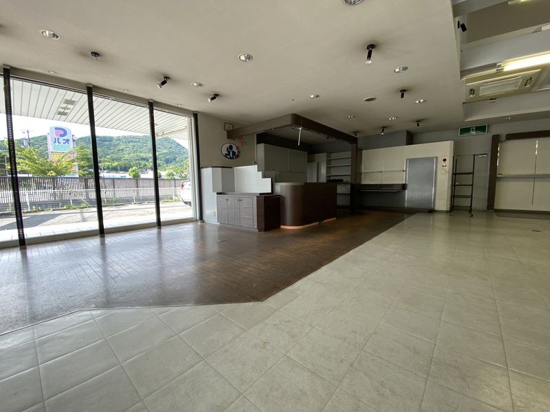 Commercial Space for Rent in Sera Town, Hiroshima - 104 sqm - Thumbnail 2