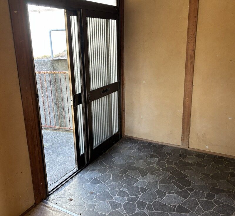 Spacious 3DK House on 291sqm Land in Hikari, Yamaguchi for 600,000 Yen - Thumbnail 2